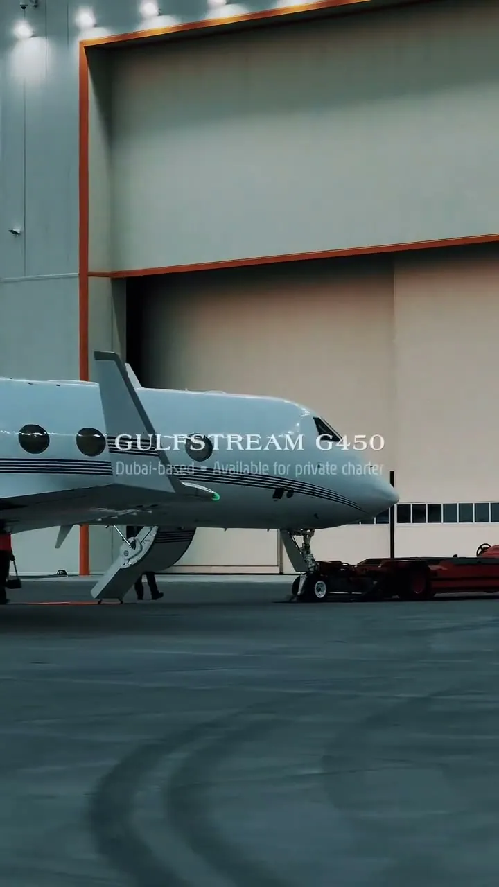 Film: the Gulfstream G450 leaving the hangar for a Dubai charter