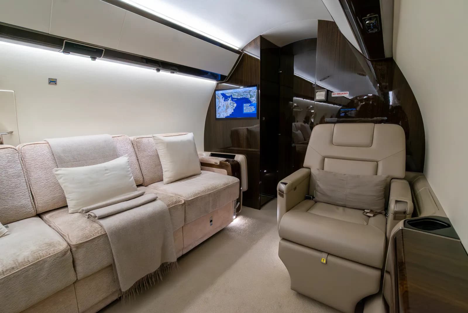 Gulfstream G450 — view 3 of 3