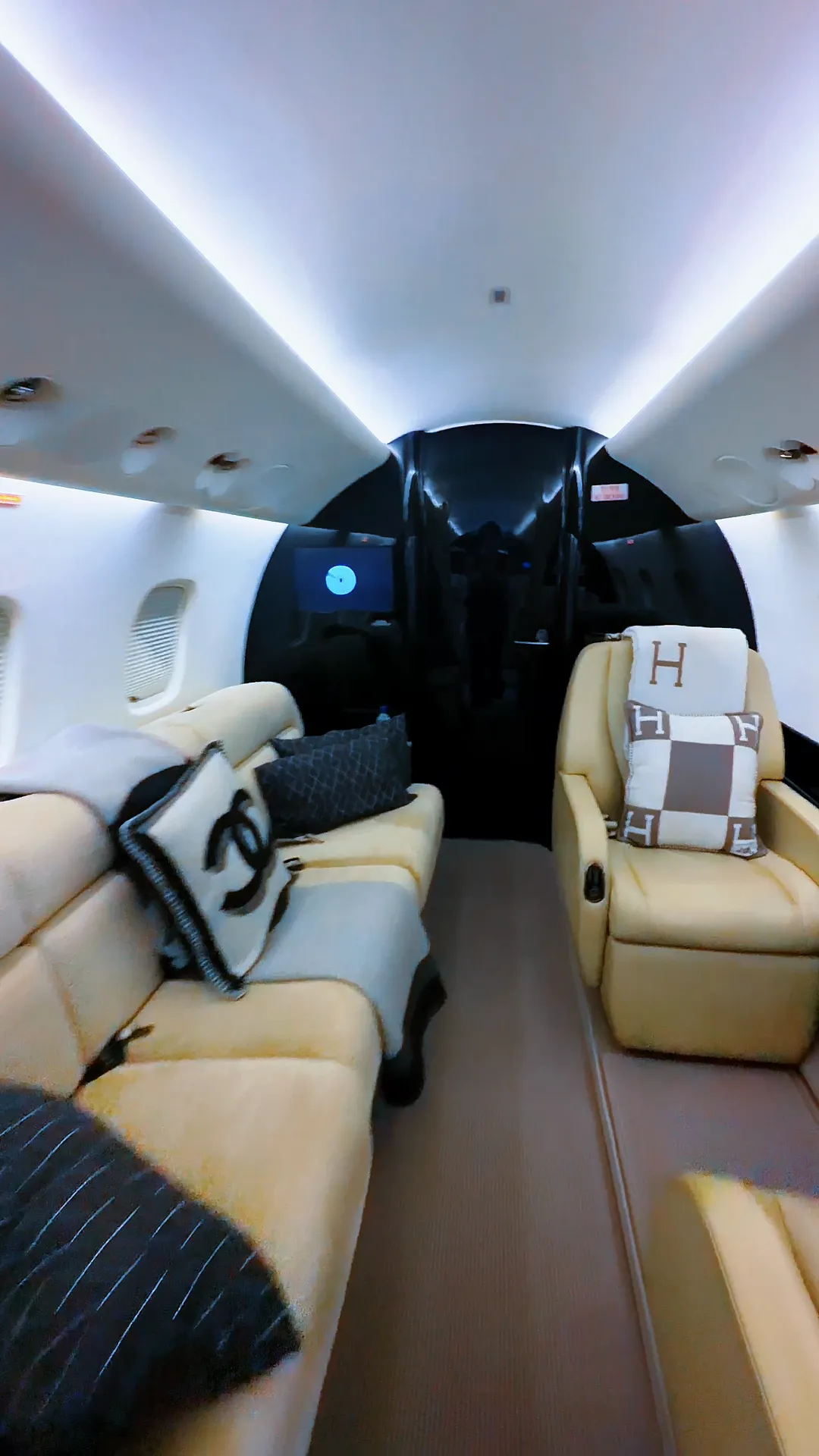 Embraer Legacy 650 — view 2 of 3